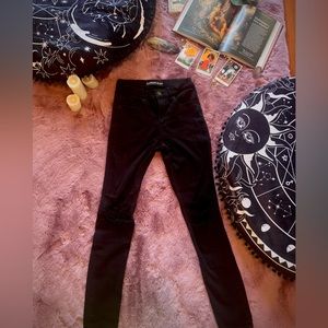 Express Jeans 🖤 Black Ripped Skinny’s Size 4
